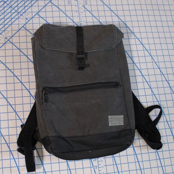 HEX Charcoal Canvas Alliance MacBook Pro Backpack, Gray - Picture 4 of 10